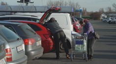 Adventní chaos u obchoďáků. Pravidla a obchodní centra, která dělají řidičům nejvíc problémů