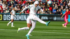 Marocká fotbalistka se zapsala do dějin. Jako první na MS nastoupila v hidžábu
