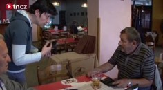 Štamgasti v hospodě škudlí dýška pro vytopenou Putim