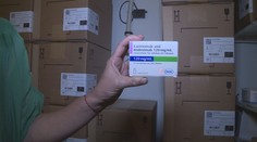 Nemocnice mají zásoby léků na covid za stamiliony. Řeší teď, co s nimi