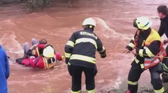 Velká voda spláchla trojici dětí. Držely se jen větví, popsal hasič