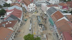 Rekonstrukce centra Velkého Meziříčí nabírá zpoždění. Podnikatelé i řidiči zuří