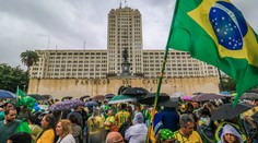 Prezident Brazílie odmítá prohru ve volbách. Demonstranti rozpoutali peklo