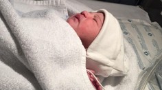 Česká máma porodila v Británii na parkovišti před špitálem!