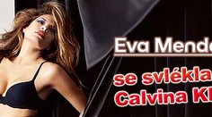 Eva Mendes se svlékla pro Calvina Kleina