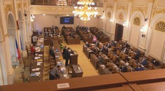 Sněmovna schválila příspěvek 5 000 korun na dítě. Dostane ho ale méně lidí