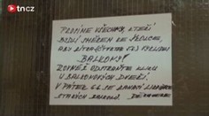 Dělníci opravovali balkon. Zřítil se s nimi