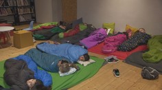 Děti po Česku přespaly v knihovnách. Noc s Andersenem se nesla v pohádkovém duchu