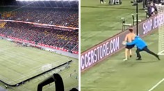 Fanoušek v Kanadě vběhl na hřiště, od pořadatele inkasoval brutální ránu