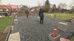 Lidé mu zaplatili za levné domy, nedostali ale nic. Podnikání nevyšlo, hájí se muž