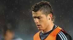 O peníze mi nejde, tvrdí smutný Ronaldo. Mourinho ho podpořil