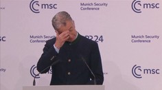 Pláč šéfa mnichovské konference rozesmál Rusko: Zapij to mlékem, radí mu
