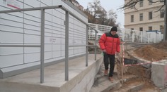 Výdejní box na schodech byla poslední kapka. Města je začínají regulovat
