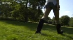 VIDEO: Holínky v bahně dobíjejí mobily