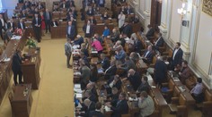 Schvalování změn v důchodech krachlo. Sněmovna projednávání odložila