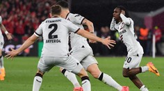 Leverkusen odvrátil porážku zase těsně před koncem. V Evropské lize pokračuje