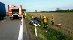 Kamion zezadu smetl felicii. Řidička (†48) na místě zemřela