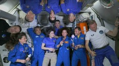 K vesmírné stanici dorazila loď SpaceX s posádkou. Přivezla i ruskou kosmonautku