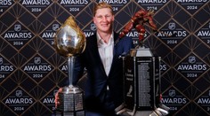 MacKinnon je hráčem sezóny NHL, McDavid bez trofeje. Nováčkem Bedard