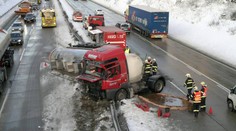 Převracená cisterna na D1 blokuje část dálnice ve směru na Prahu i Brno