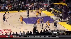 VIDEO: To je síla! Basketbalista šlápl fanynce do úsměvu