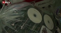 Celníci odhalili gang, který padělal CD a DVD