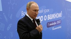 Putin nechtěně ukázal, že trpí bolestmi. Jeho nemoc má být smrtelná