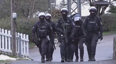 Vážný incident v Bavorsku. Policisté stříleli po vojácích, na místo letěl vrtulník
