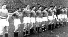 Svět vzpomíná. Před 65 lety havarovalo letadlo s hráči Manchesteru United