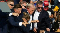 ON-LINE: Atentát na Trumpa. Střelce přistihl na střeše těsně před činem policista