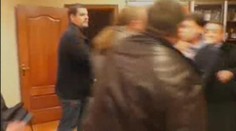 ŠOKUJÍCÍ NAPADENÍ: Agresivní ukrajinský poslanec zbil šéfa státní televize