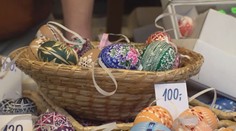 Kraslice, občerstvení a umělecká vystoupení. Začínají tradiční velikonoční trhy
