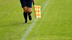 Video: Hrůza v argentinském fotbale. Ženská rozhodčí dostala od hráče pěstí