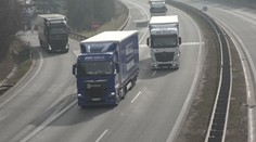 Policie kontrolovala řidiče kamionů. Za předjíždění rozdala pokuty stovkám z nich