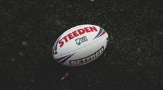Bizarní trest? Za pití piva z boty měl fanda dostat doživotní zákaz na stadion