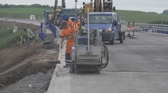 Fiasko ve Středočeském kraji. Přesoutěžení smluv s opraváři silnic nevyšlo