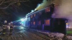 Požár zachvátil chatu Tesák na Kroměřížsku. Zasahovalo asi 80 hasičů