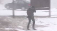 Vichřice a sníh komplikovaly dopravu. Orkán na horách