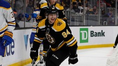 Lauko baví fanoušky NHL. Český útočník se přirovnal k dědovi Simpsonovi