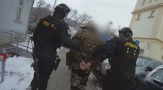 Zásah na poliklinice kvůli ozbrojenému muži: Policie zveřejnila záběry