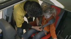 CRASH TESTY: Dětská sedačka se může změnit v past
