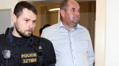 Zdraví fotbalového šéfa Pelty: Jeho právník naznačil, že je to zlé