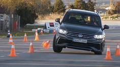 Další oběť losího testu? VW Tiguan mezi kužely poskakoval jako balón!