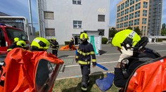 Hasiči zasahovali u úniku chemikálie v Praze. Stavěli dekontaminační stan