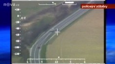 Neukázněné řidiče hlídají policisté ze vzduchu