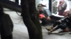 Opilé dívky konaly potřebu na ulici, zachytila je městská kamera