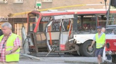 V Brně se srazila tramvaj, trolejbus a auto. JEDEN ČLOVĚK ZEMŘEL!