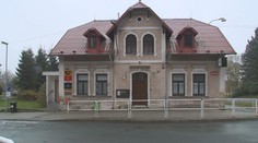 Lupiči přepadli poštu. Při útěku chybovali, omylem dojeli až k policii!