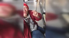 Nová hvězda internetu! Opilý bezdomovec z Prahy hraje jako virtuos! VIDEO