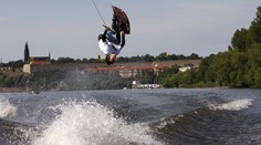 Salta na Vltavě a jiný adrenalin. Akční video z pražské show